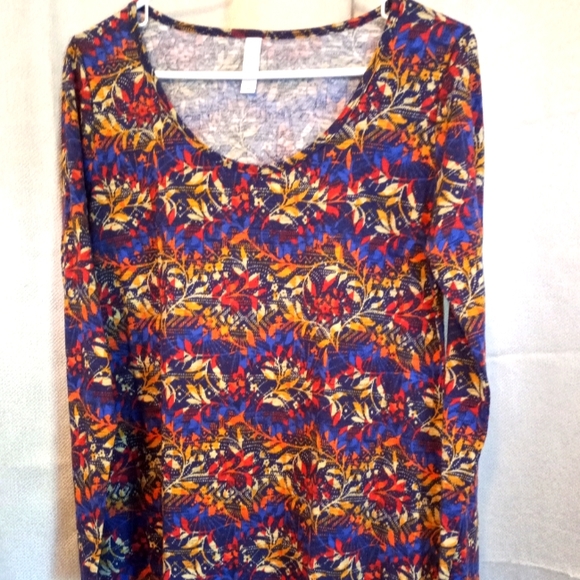 LuLaRoe Tops - MEDIUM LYNNAE Tshirt. #1247